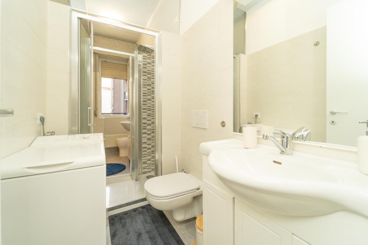 Trilocale Con Parcheggio Privato Apartman Milánó Kültér fotó