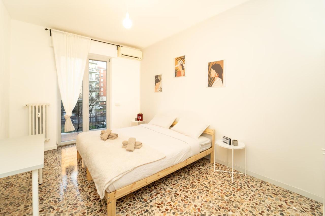 Trilocale Con Parcheggio Privato Apartman Milánó Kültér fotó