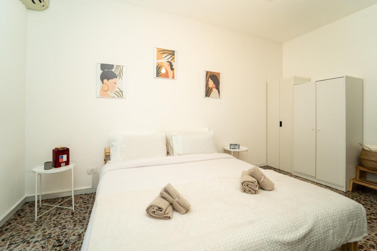 Trilocale Con Parcheggio Privato Apartman Milánó Kültér fotó