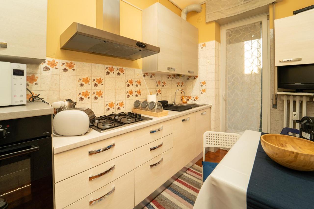Trilocale Con Parcheggio Privato Apartman Milánó Kültér fotó