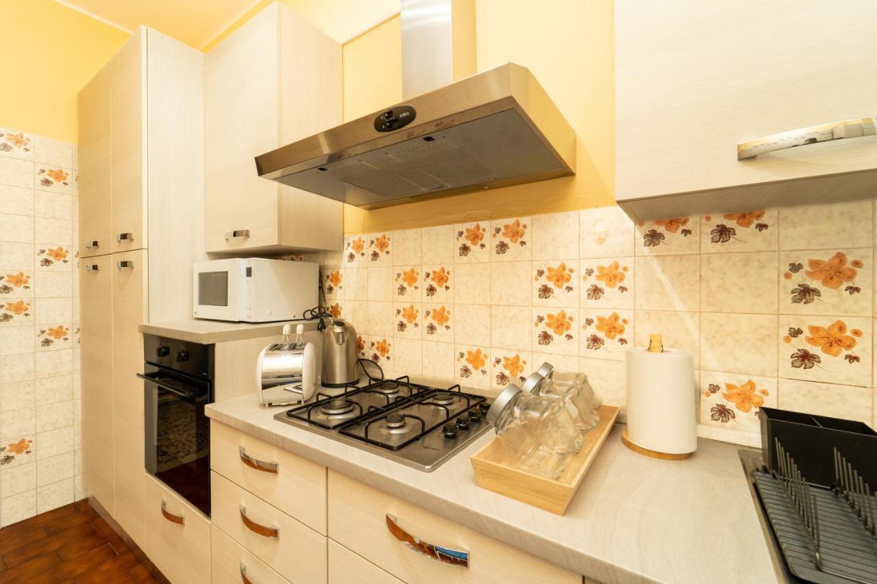 Trilocale Con Parcheggio Privato Apartman Milánó Kültér fotó