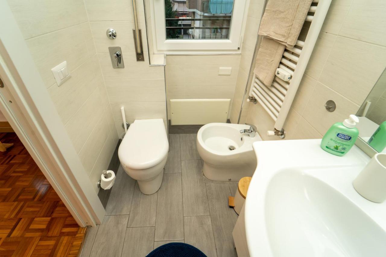 Trilocale Con Parcheggio Privato Apartman Milánó Kültér fotó