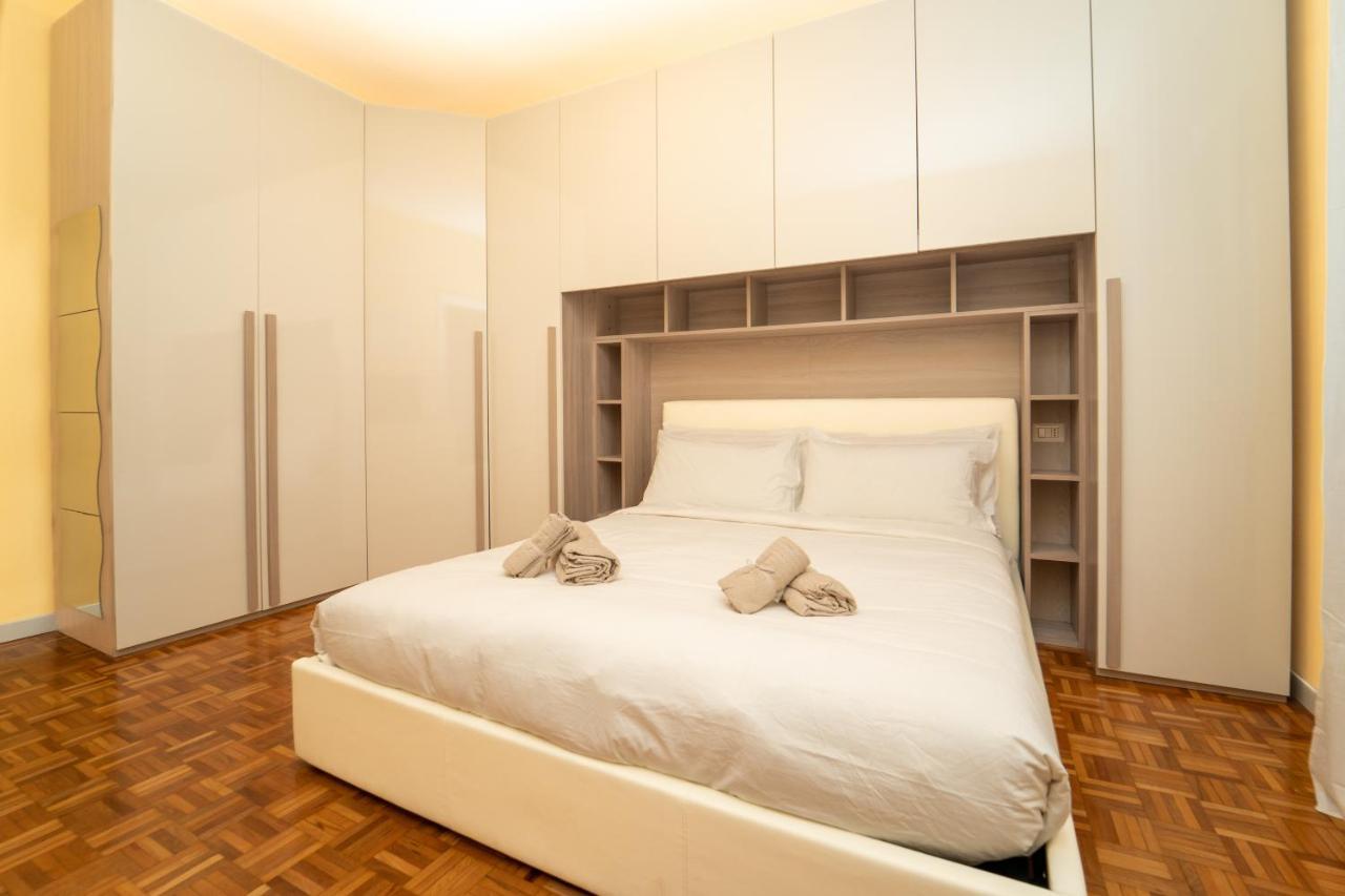 Trilocale Con Parcheggio Privato Apartman Milánó Kültér fotó